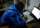 copil elev laptop
