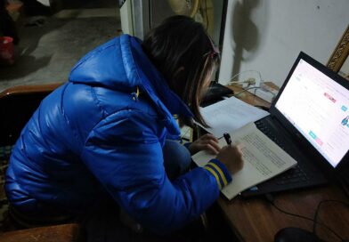 copil elev laptop
