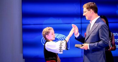 Profesioniști din județul Alba premiați în cadrul galei “Omul Potrivit la Locul Potrivit”, inițiată de europarlamentarul Victor Negrescu