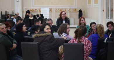 Valea Lungă: când comunitatea se adună, copiii rămân pe drumul școlii și al familiei