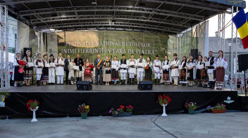 Daria Cojocaru din Gorj, câștigătoarea Marelui Premiu al Festivalului Național de Folclor ”Inimi Fierbinți în Țara de Piatră”