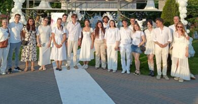 Tineri muzicieni din șase țări concertează la Sediul Consiliului Județean, la finalul taberei de muzică organizată de Rotary